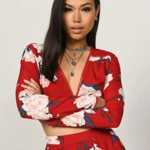 Tobi red tropical long sleeve open front cropped top - Picture 1 of 8